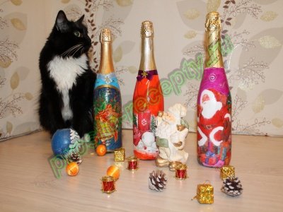 Новогодние бутылки шампанского